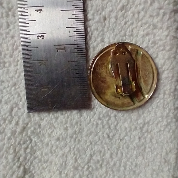 Red white round clip earrings - Picture 3 of 3